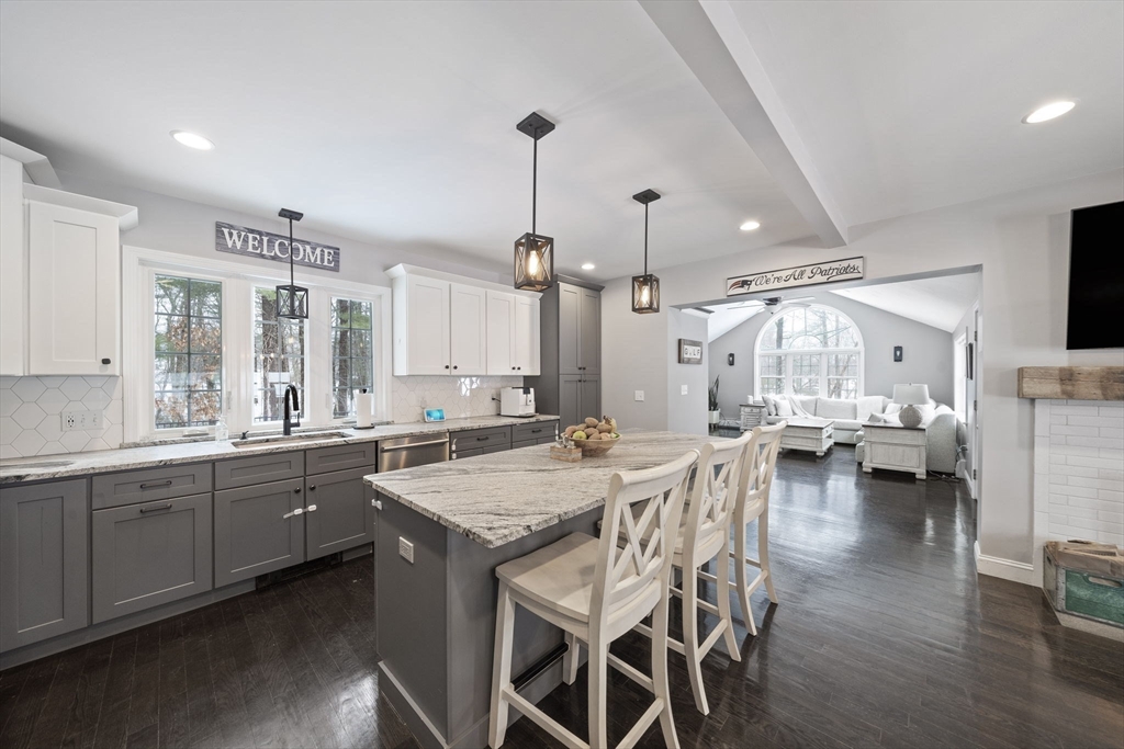 461 Maple Street Franklin, MA 02038 - Photo 6 of 35