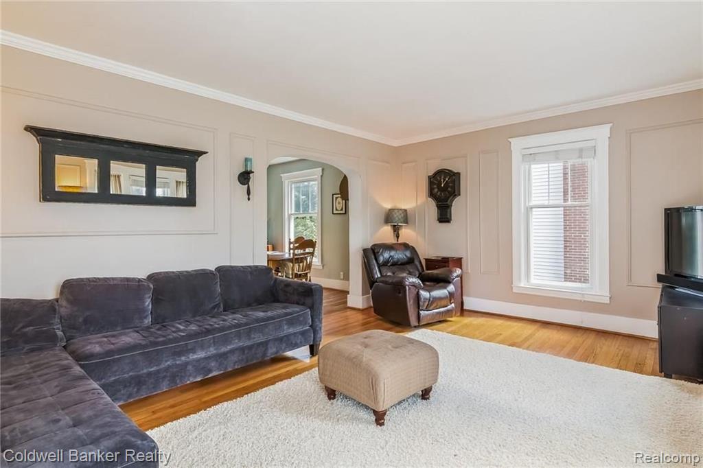 630 West University Drive Rochester, MI 48307 - Photo 2 of 32