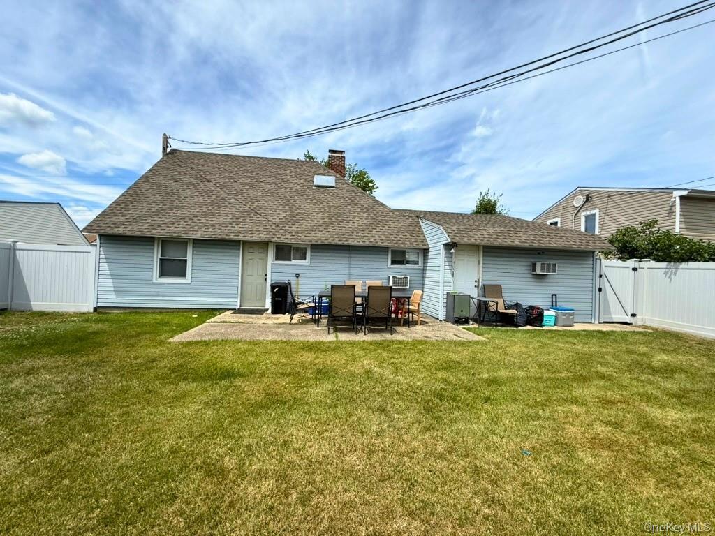 44 Mallard Road Levittown, NY 11756 - Photo 2 of 9