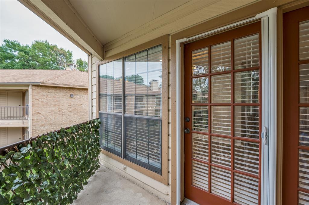16301 Ledgemont Lane, Unit 263 Addison, TX 75001 - Photo 16 of 25 Spacious interior featuring wood-finish flooring, light grey walls, and crown molding