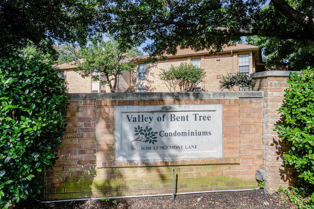 16301 Ledgemont Lane, Unit 263 Addison, TX 75001 - Photo 18 of 25 Spacious interior room featuring wood-finish flooring, light gray walls, a window with vertical blinds, and a ceiling fan with integrated lighting