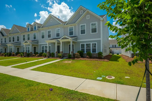 $327,500 | 326 Surfbird Road, Unit 388, Summerville, SC 29486