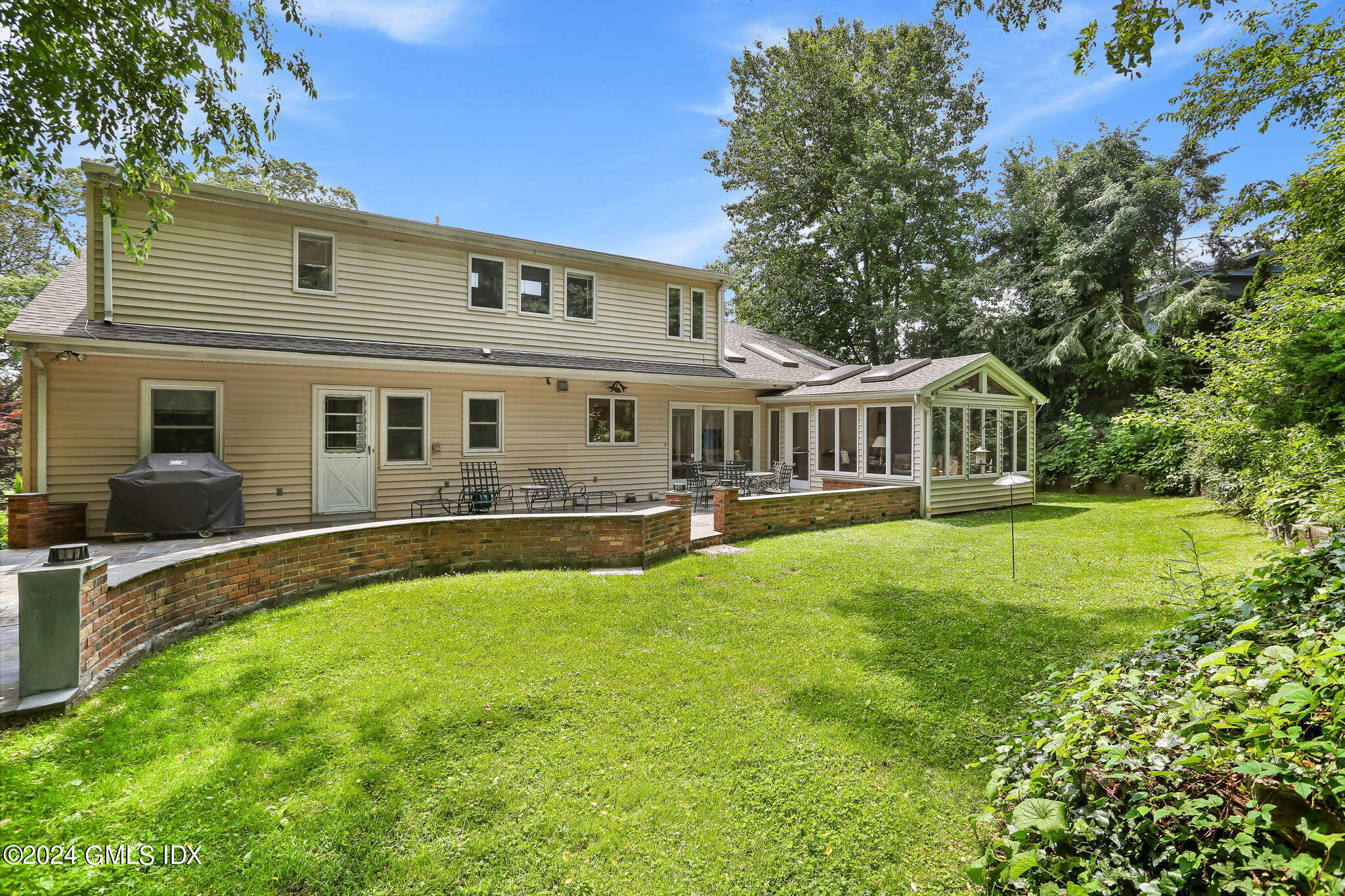 a view of house with yard and swimming pool