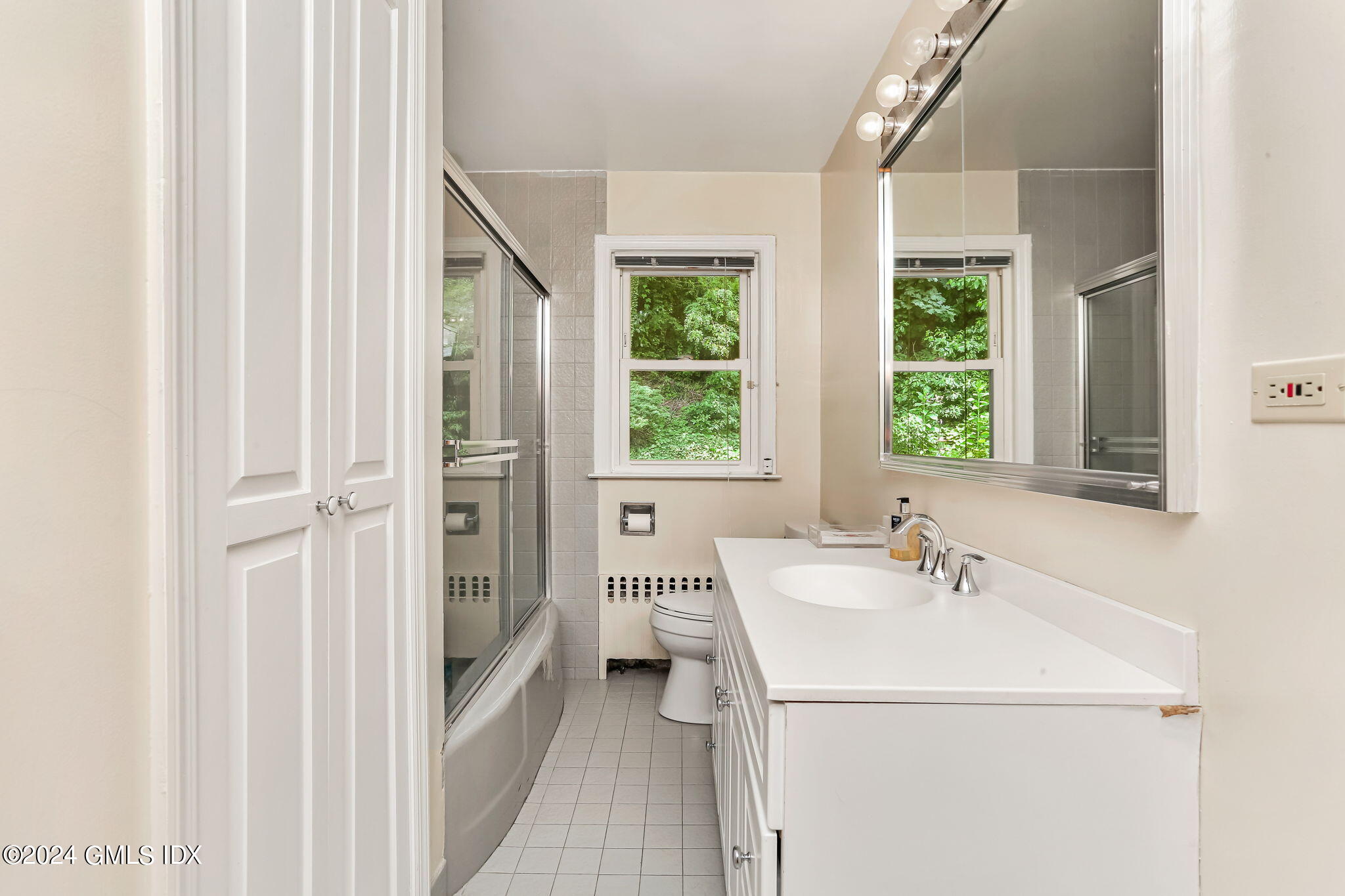 58 Arch Street Riverside, CT 06878 - Photo 15 of 21 a bathroom with a sink a mirror and a bathtub