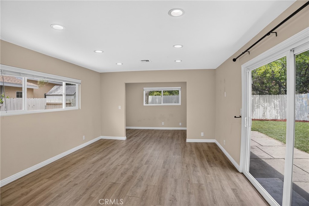 24441 Denise Place Newhall, CA 91321 - Photo 22 of 43