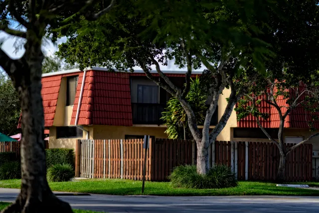 $2,500 | 8353 Trent Court, Unit C, Boca Raton, FL 33433