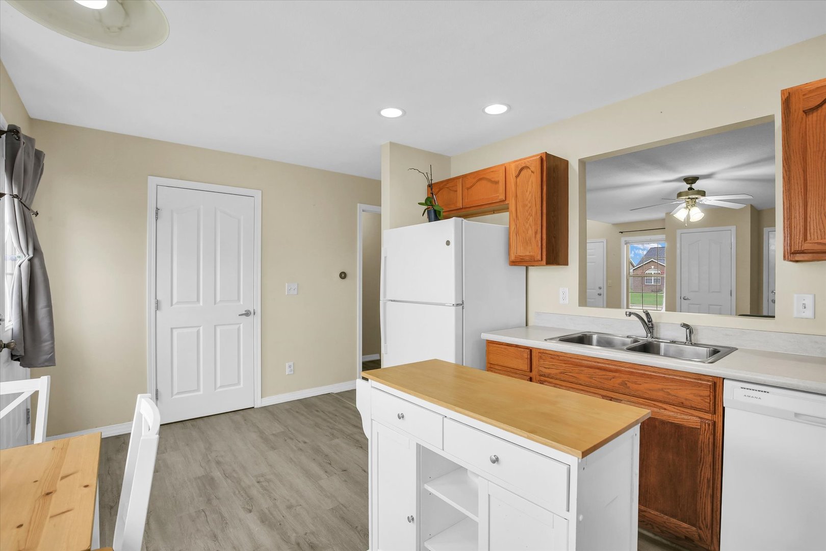 3715 Boulder Ridge Drive Champaign, IL 61822 - Photo 10 of 29 a bathroom with a sink and a mirror