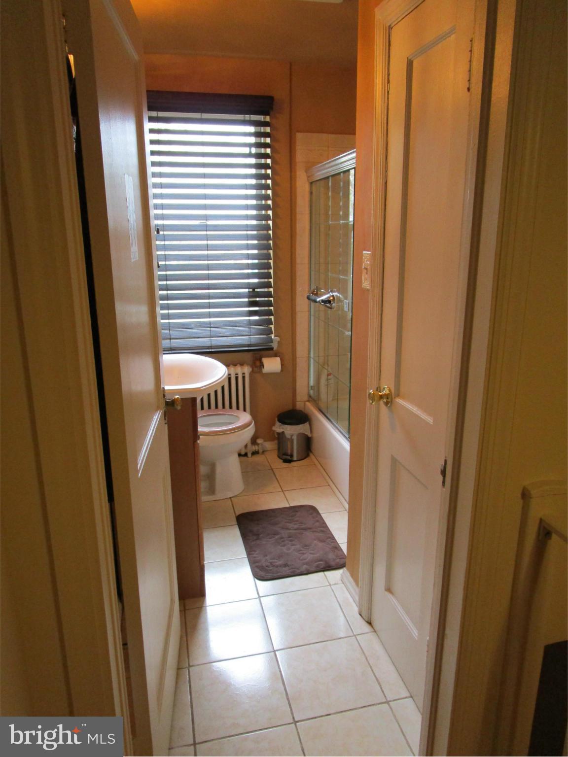 8527 Oak Road Baltimore, MD 21234 - Photo 13 of 29 Bath