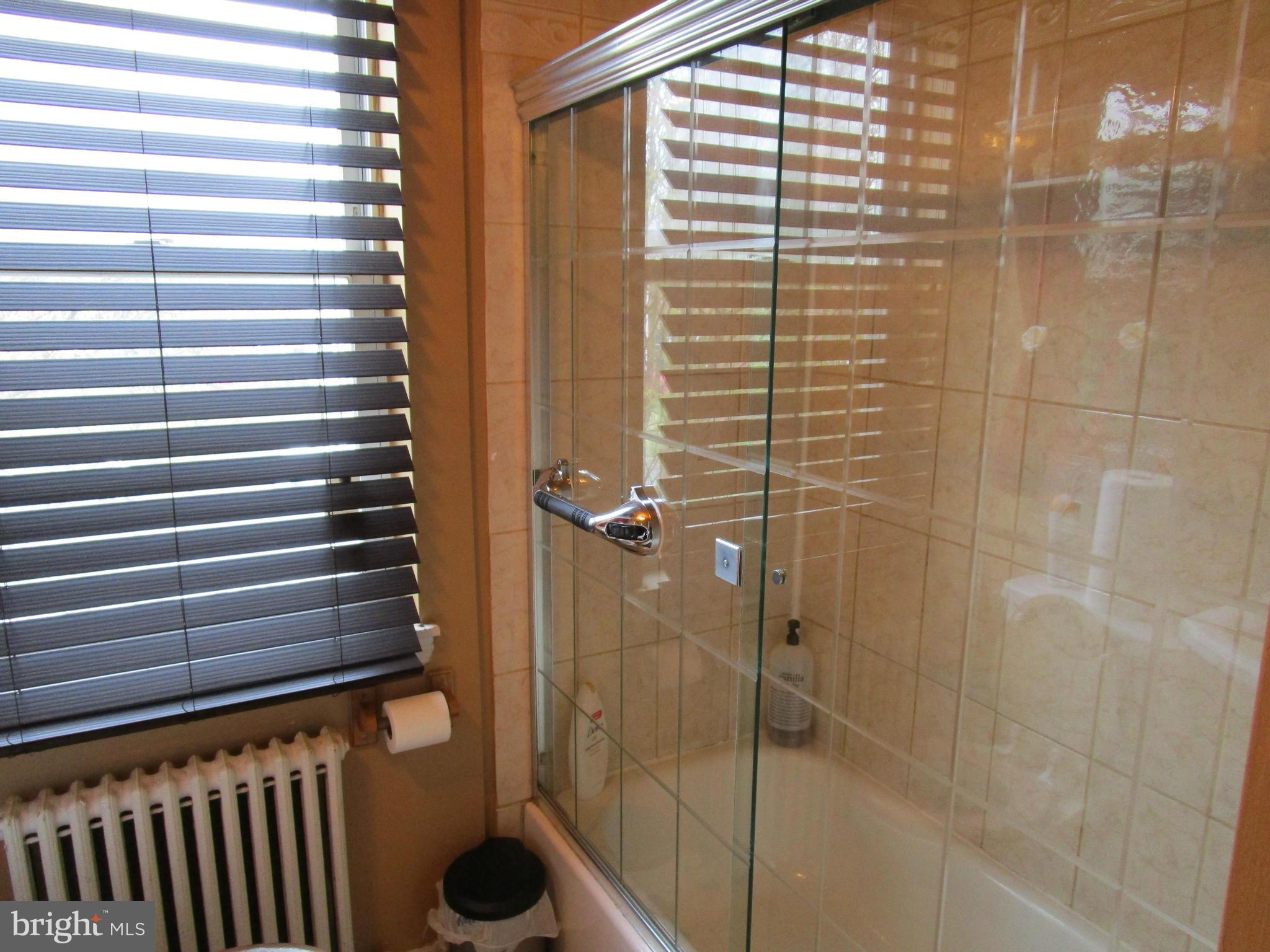 8527 Oak Road Baltimore, MD 21234 - Photo 14 of 29 Bath