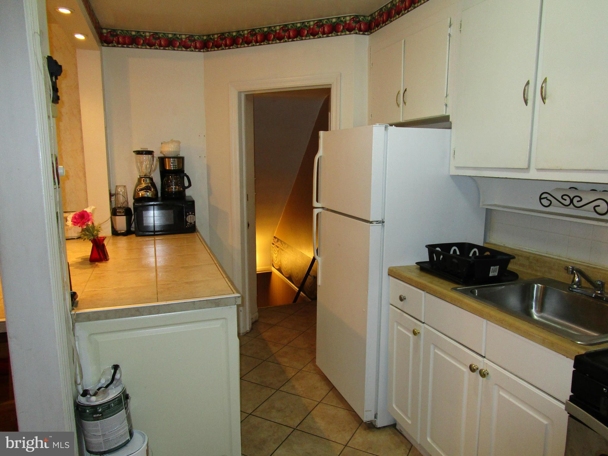 8527 Oak Road Baltimore, MD 21234 - Photo 3 of 29 Kitchen