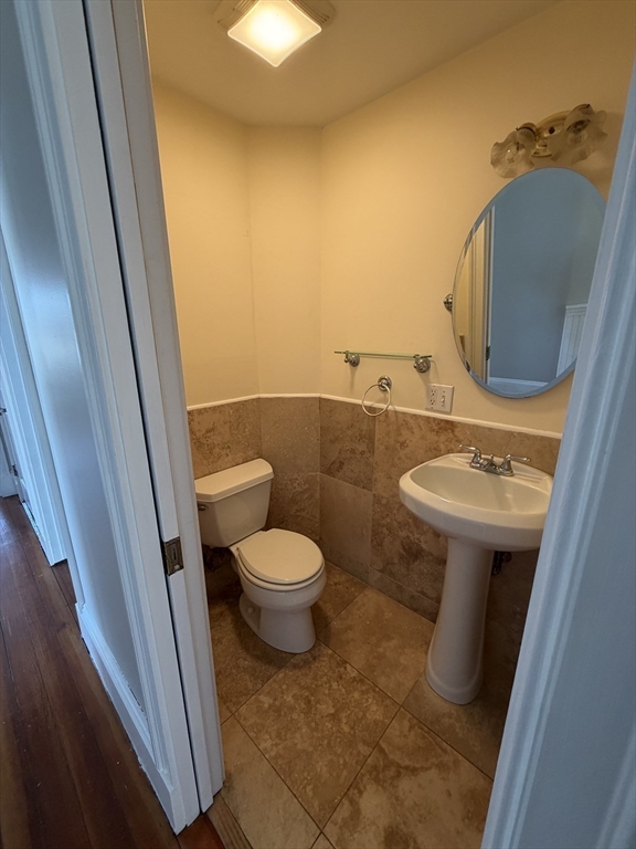 8 Sheafe Street, Unit 3 Chestnut Hill, MA 02467 - Photo 5 of 10