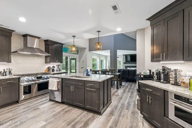 $950,000 | 7054 Healy Haven Lane Northeast, Leland, NC 28451