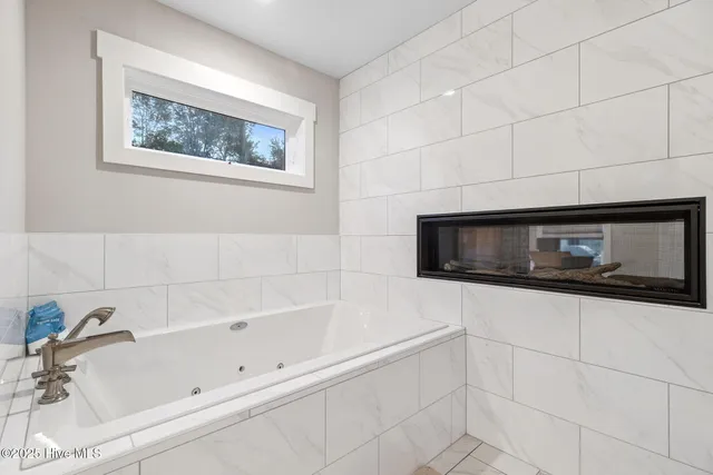 $950,000 | 7054 Healy Haven Lane Northeast, Leland, NC 28451