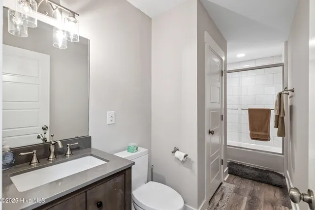 $950,000 | 7054 Healy Haven Lane Northeast, Leland, NC 28451