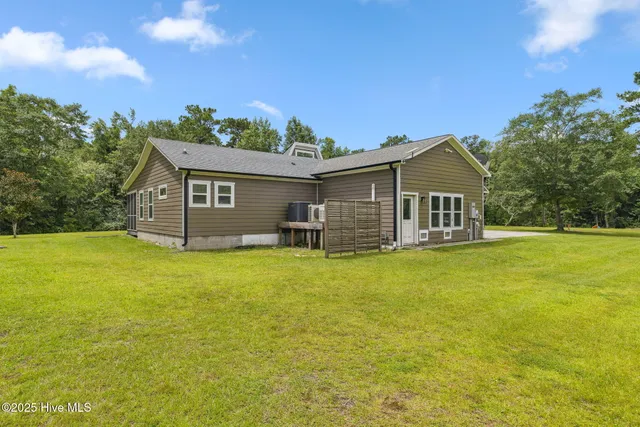 $950,000 | 7054 Healy Haven Lane Northeast, Leland, NC 28451