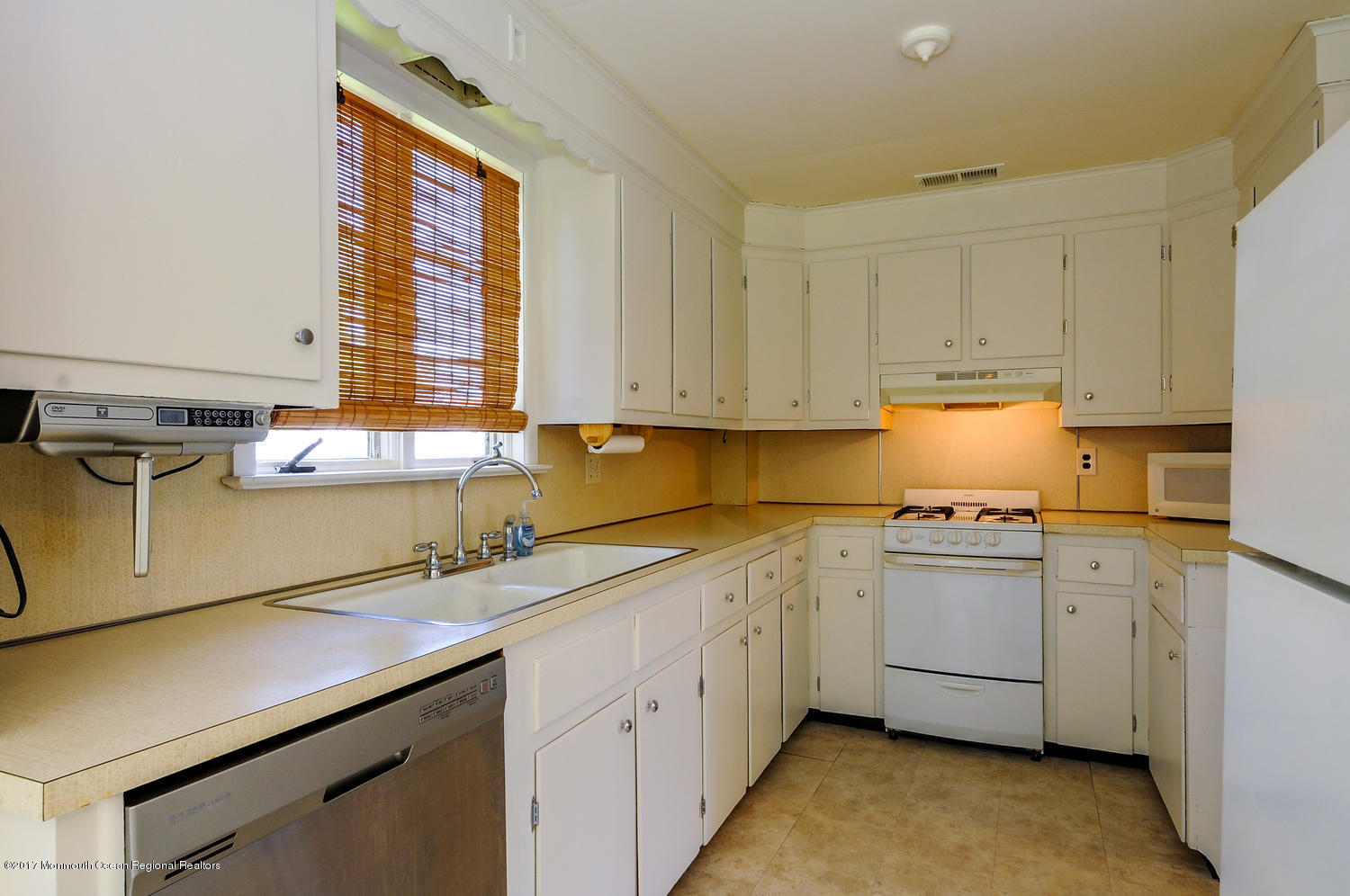704 Holmdel Road Holmdel, NJ 07733 - Photo 14 of 26 704 Holmdel Rd Holmdel NJ-large-014-13-D