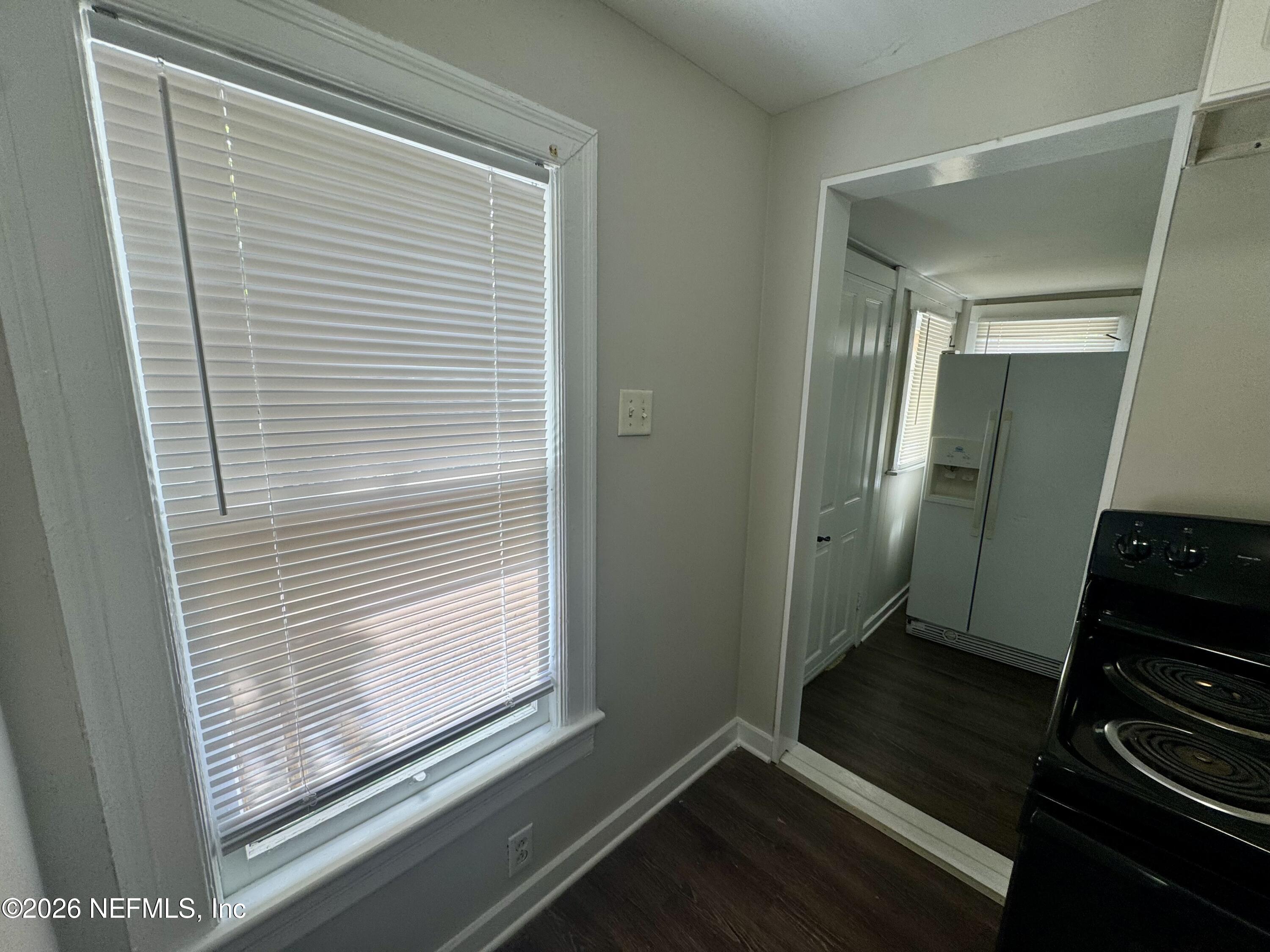 3673 Randall Street Jacksonville, FL 32205 - Photo 8 of 9 a bathroom with a window