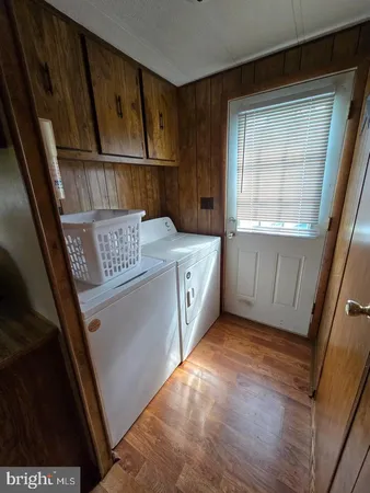 a view of utility room with washer and dryer