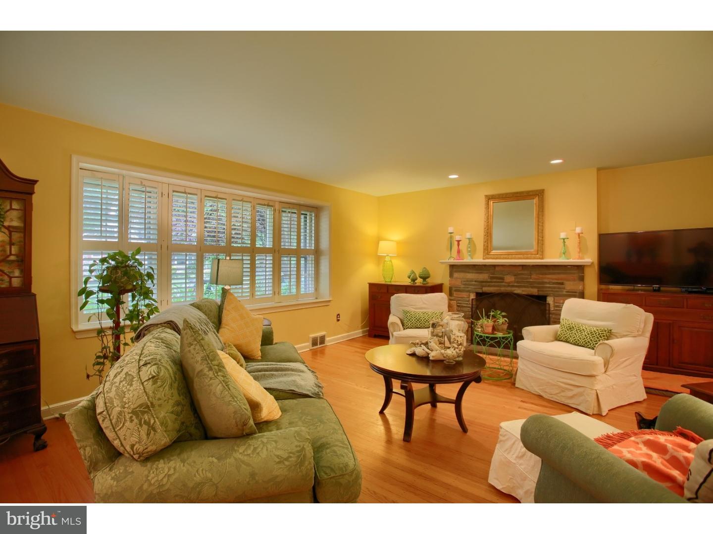 616 Paddock Road Havertown, PA 19083 - Photo 5 of 25 Living Room