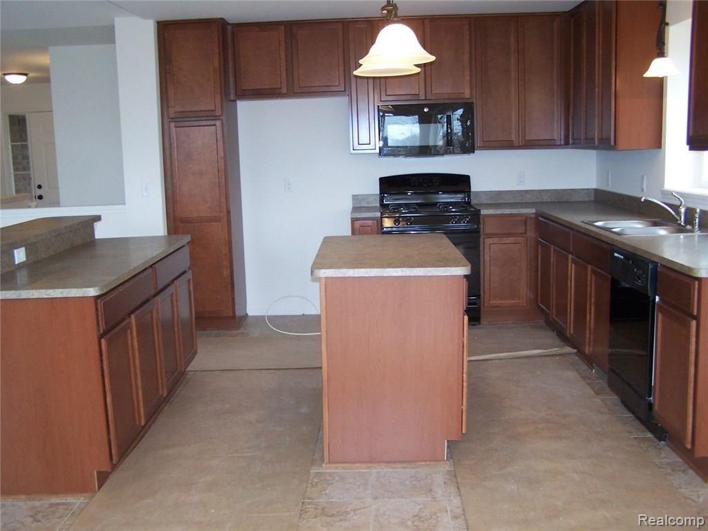 9338 Maple Ridge Drive Newport, MI 48166 - Photo 3 of 7 100_6464.JPG