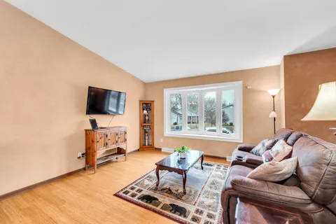 $349,900 | 950 101st Street, Pleasant Prairie, WI 53158