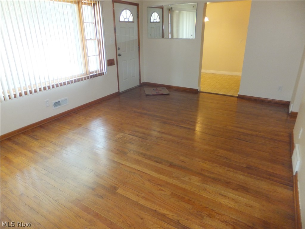 2720 Snow Road Cleveland, OH 44134 - Photo 3 of 20