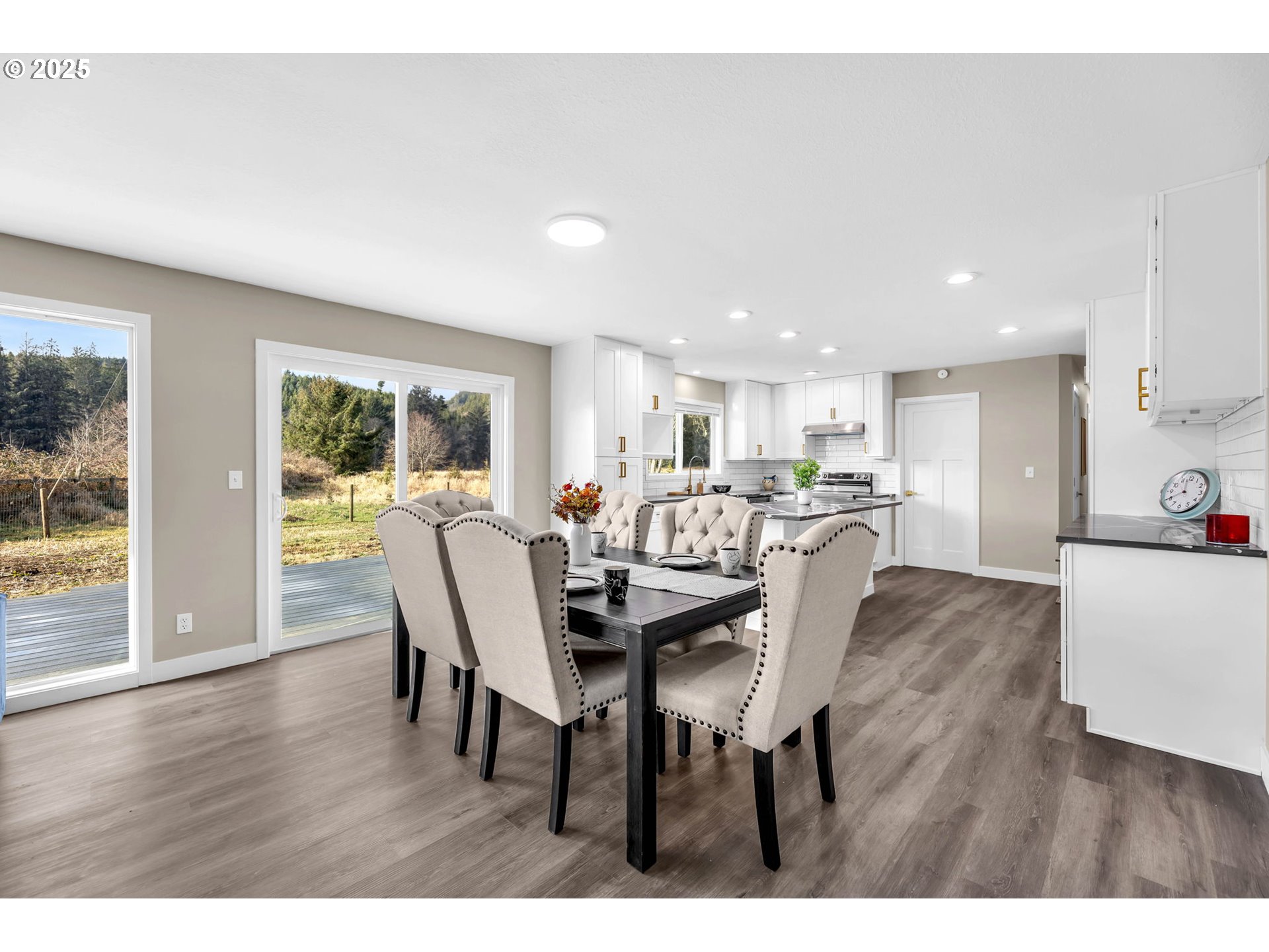 84952 Highway 101 Seaside, OR 97138 - Photo 13 of 46 Kitchen/Dining Room