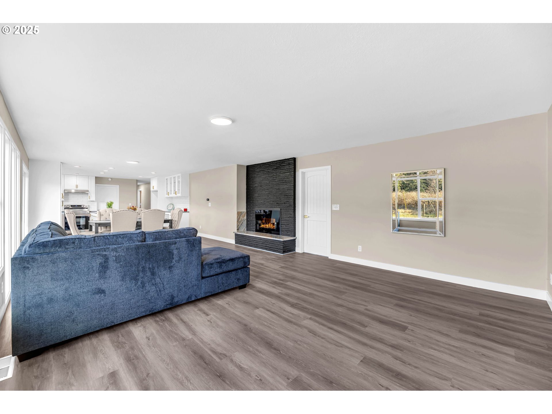 84952 Highway 101 Seaside, OR 97138 - Photo 20 of 46 Living Room