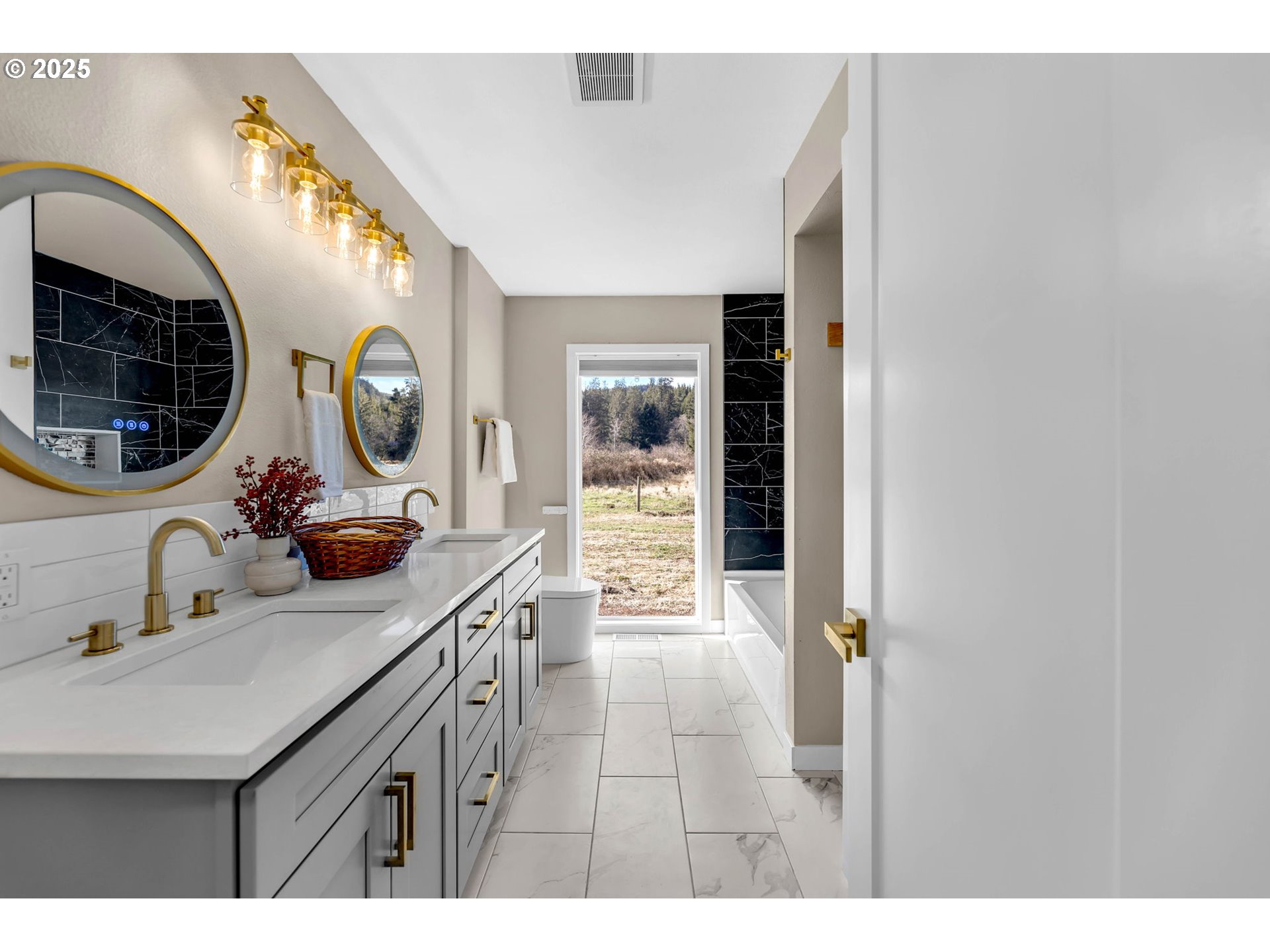 84952 Highway 101 Seaside, OR 97138 - Photo 29 of 46 Bathroom