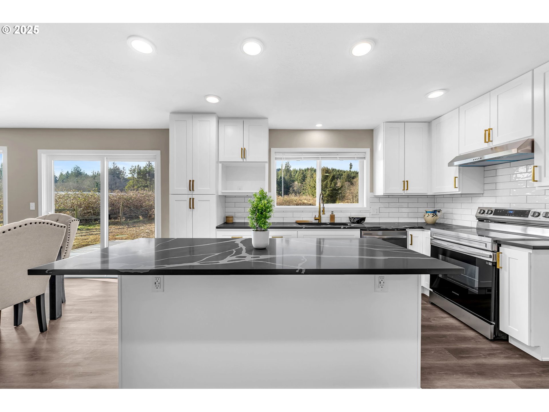 84952 Highway 101 Seaside, OR 97138 - Photo 8 of 46 Kitchen