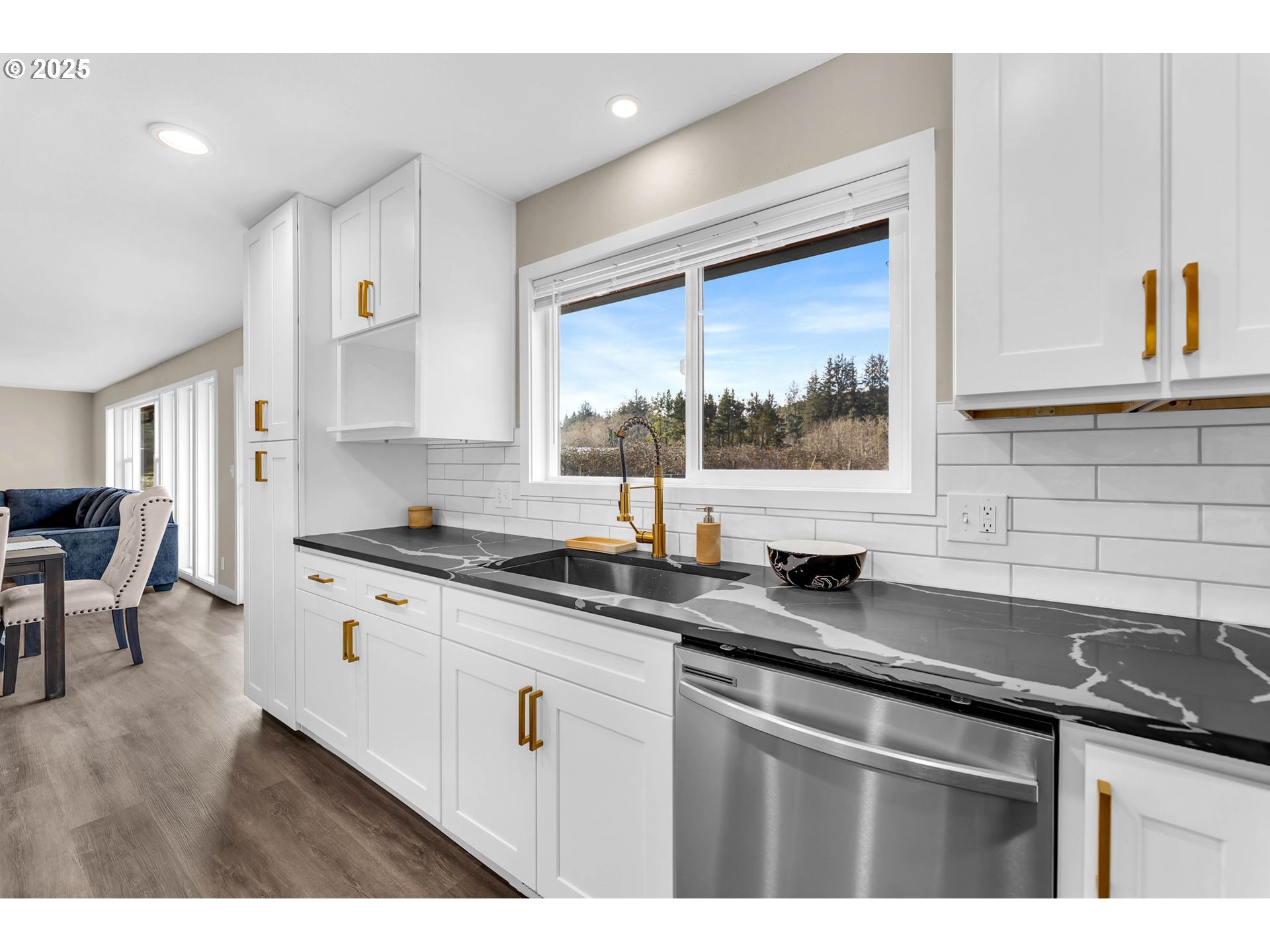 84952 Highway 101 Seaside, OR 97138 - Photo 9 of 46 Kitchen