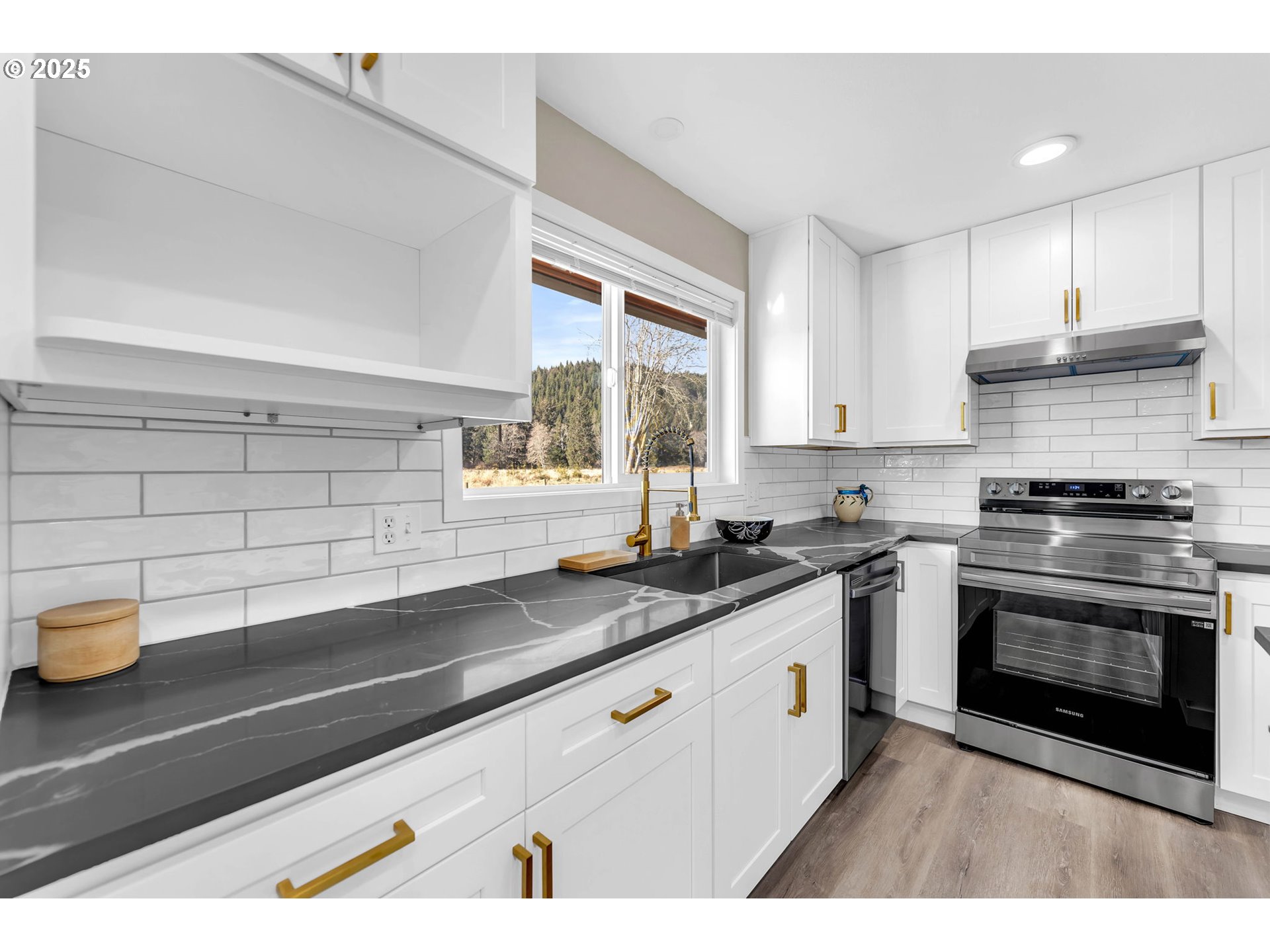 84952 Highway 101 Seaside, OR 97138 - Photo 10 of 46 Kitchen