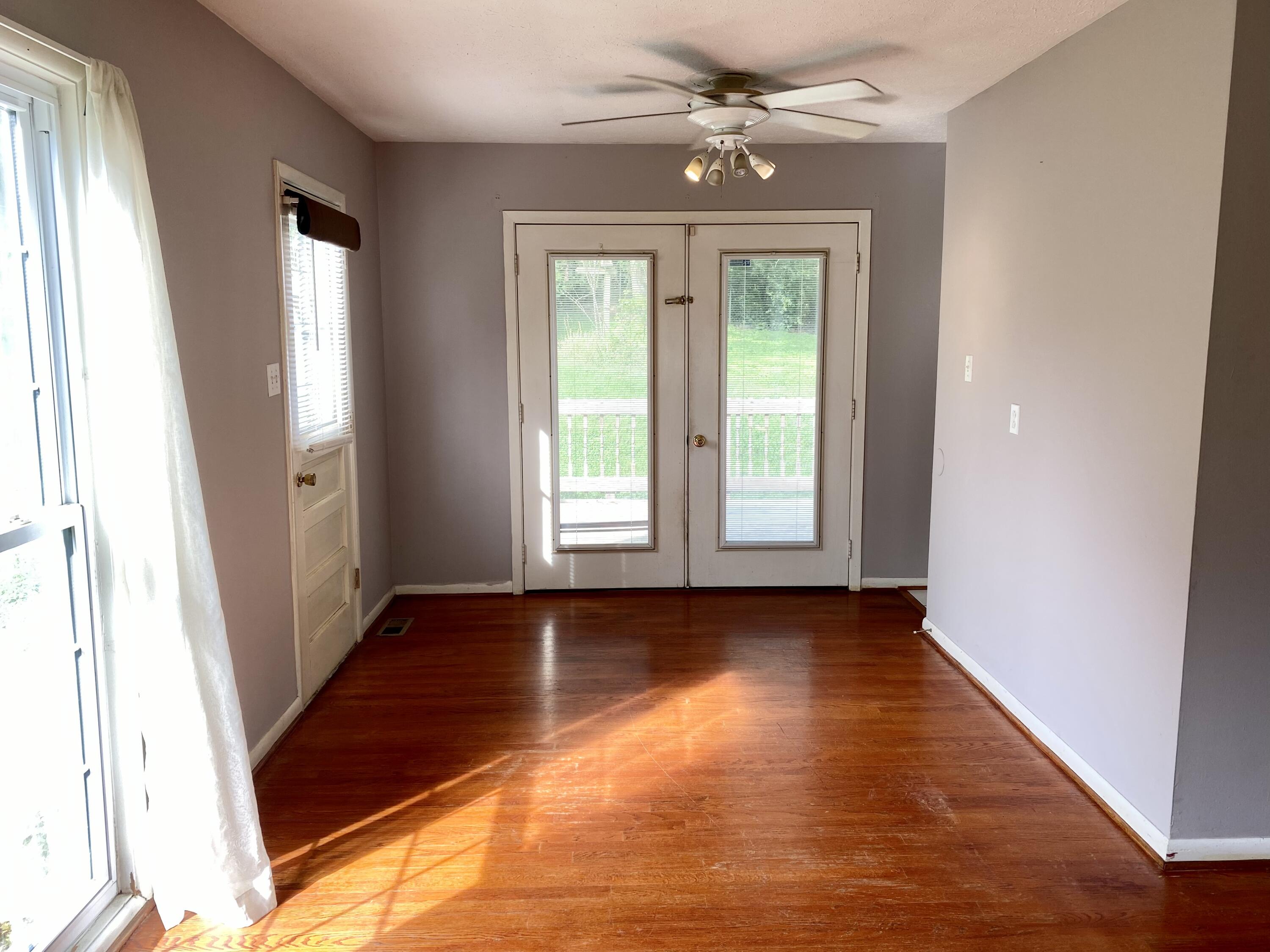 444 Robertsville Road Oak Ridge, TN 37830 - Photo 4 of 19 Dining Area