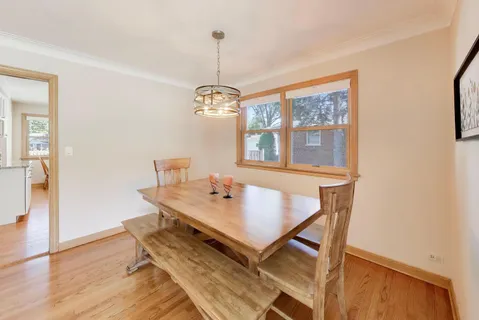 $587,000 | 1027 North Wilshire Lane, Arlington Heights, IL 60004