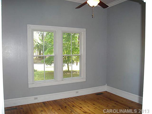 305 Calhoun Street Clover, SC 29710 - Photo 8 of 16 Gallery Image 8