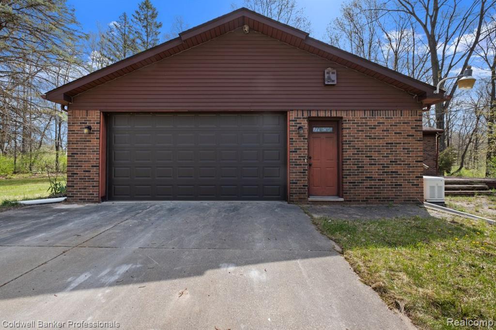 12520 Clyde Road Fenton, MI 48430 - Photo 33 of 36 Gallery Image 33
