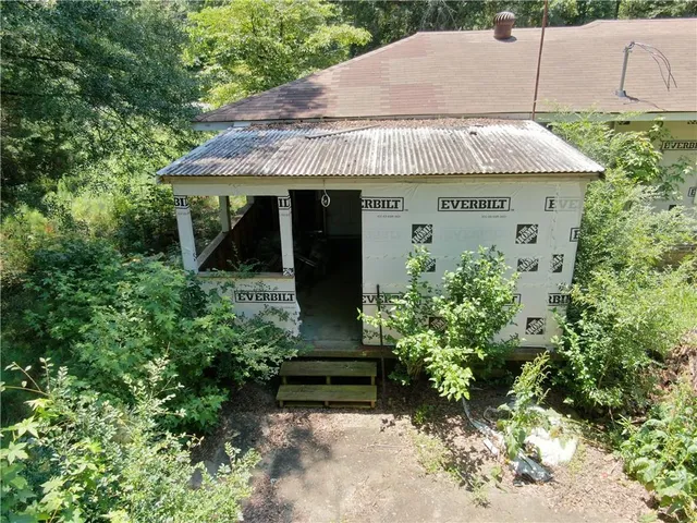 a view of a house with a yard and plants