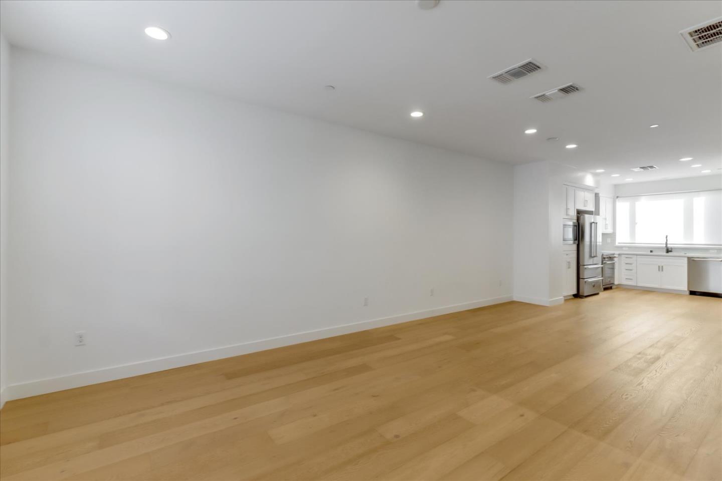 152 Uptown Circle Oakland, CA 94607 - Photo 11 of 33 an empty room with a cabinet and windows