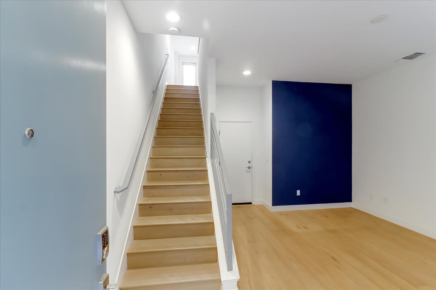 152 Uptown Circle Oakland, CA 94607 - Photo 16 of 33 a view of an entryway