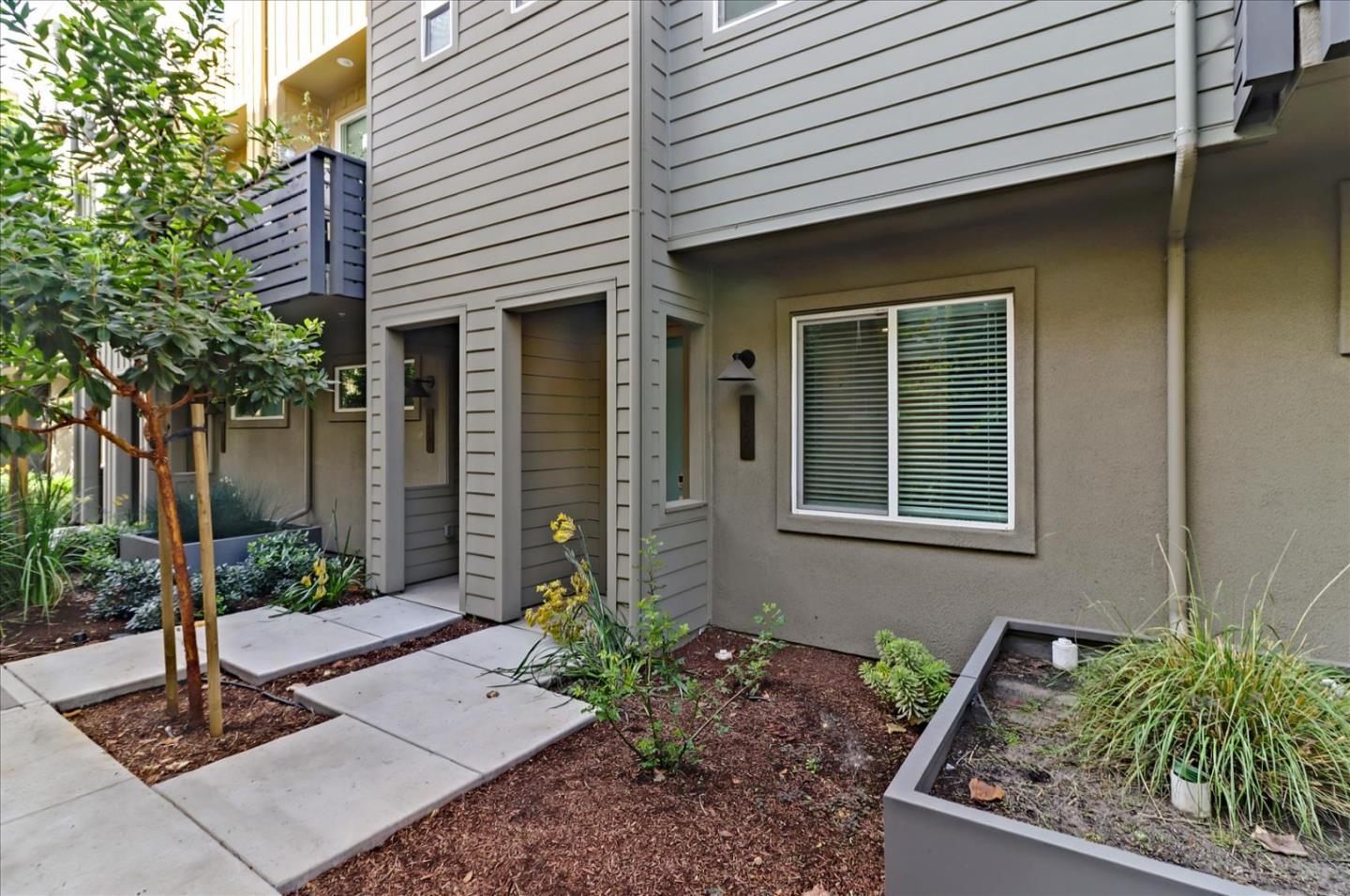 152 Uptown Circle Oakland, CA 94607 - Photo 2 of 33 a front view of a house with garden