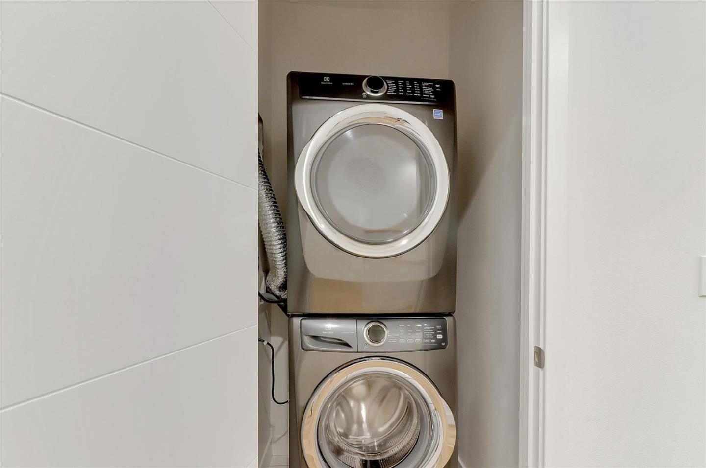 152 Uptown Circle Oakland, CA 94607 - Photo 28 of 33 a utility room with dryer and washer