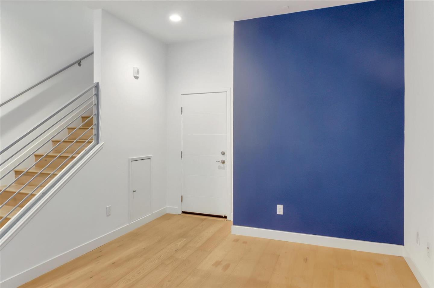 152 Uptown Circle Oakland, CA 94607 - Photo 6 of 33 an empty room with windows