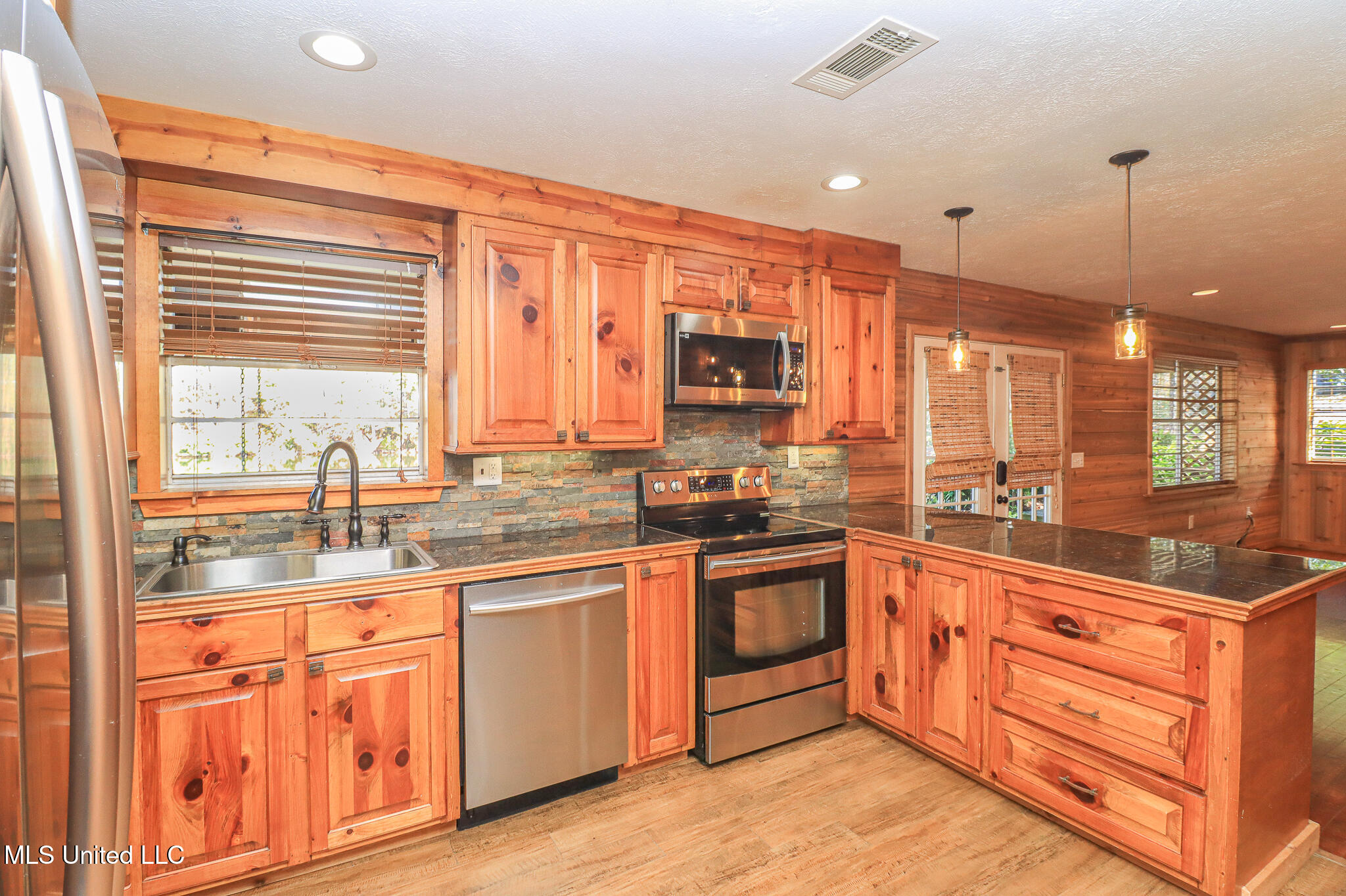 214 Hickory Ridge Drive Florence, MS 39073 - Photo 8 of 44 214 Hickory Ridge 39