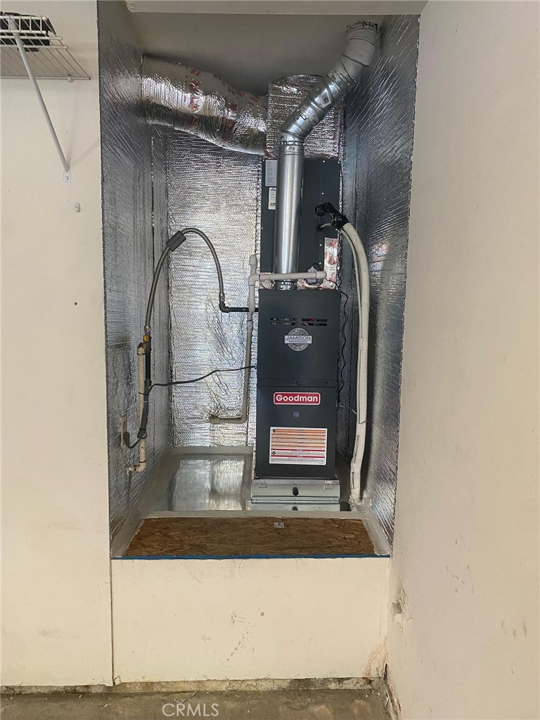 7065 9th Street, Unit 1 Buena Park, CA 90621 - Photo 36 of 36 a bathroom with a mirror