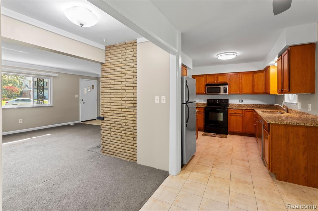 1932 Devonshire Road Bloomfield Hills, MI 48302 - Photo 9 of 35