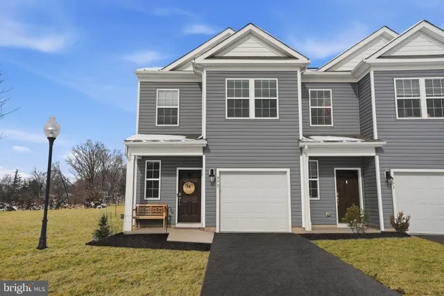 $365,000 | 975 Still Waters, Pennsburg, PA 18073