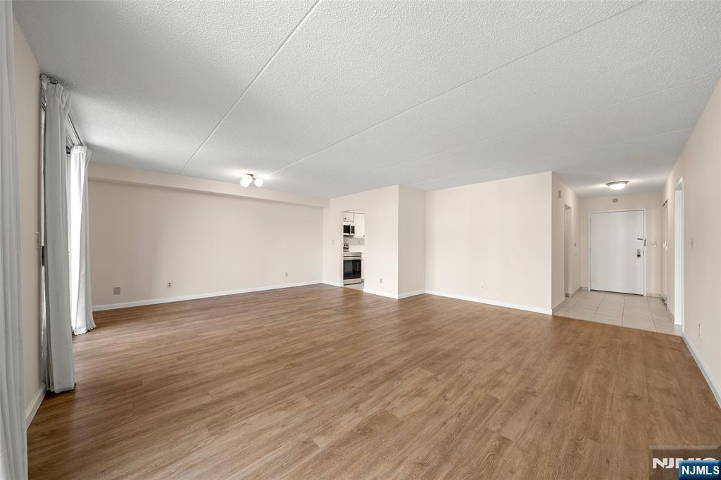 1077 River Road, Unit 606 Edgewater, NJ 07020 - Photo 6 of 23