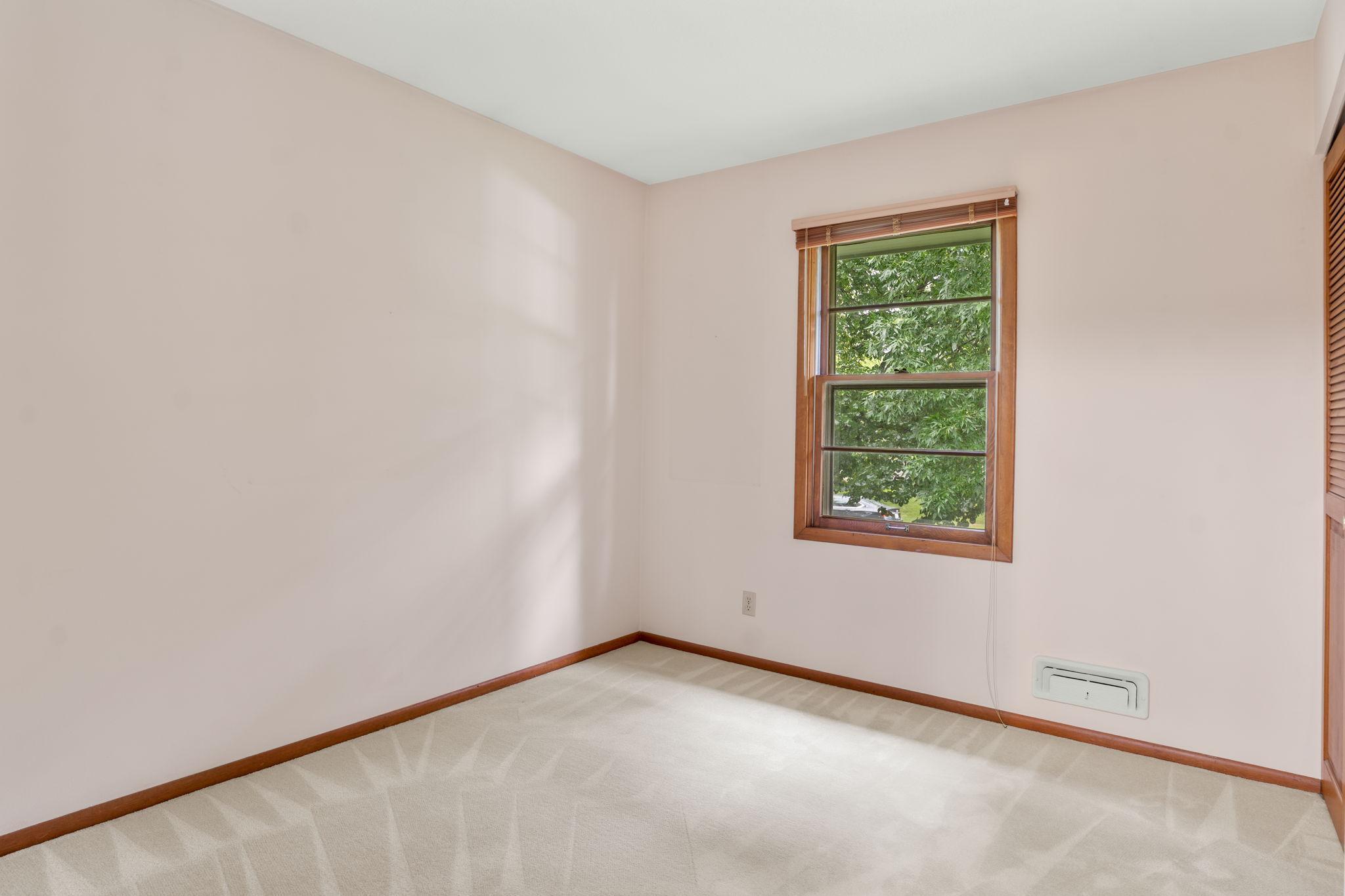 8341 Ewing Road Bloomington, MN 55431 - Photo 15 of 23