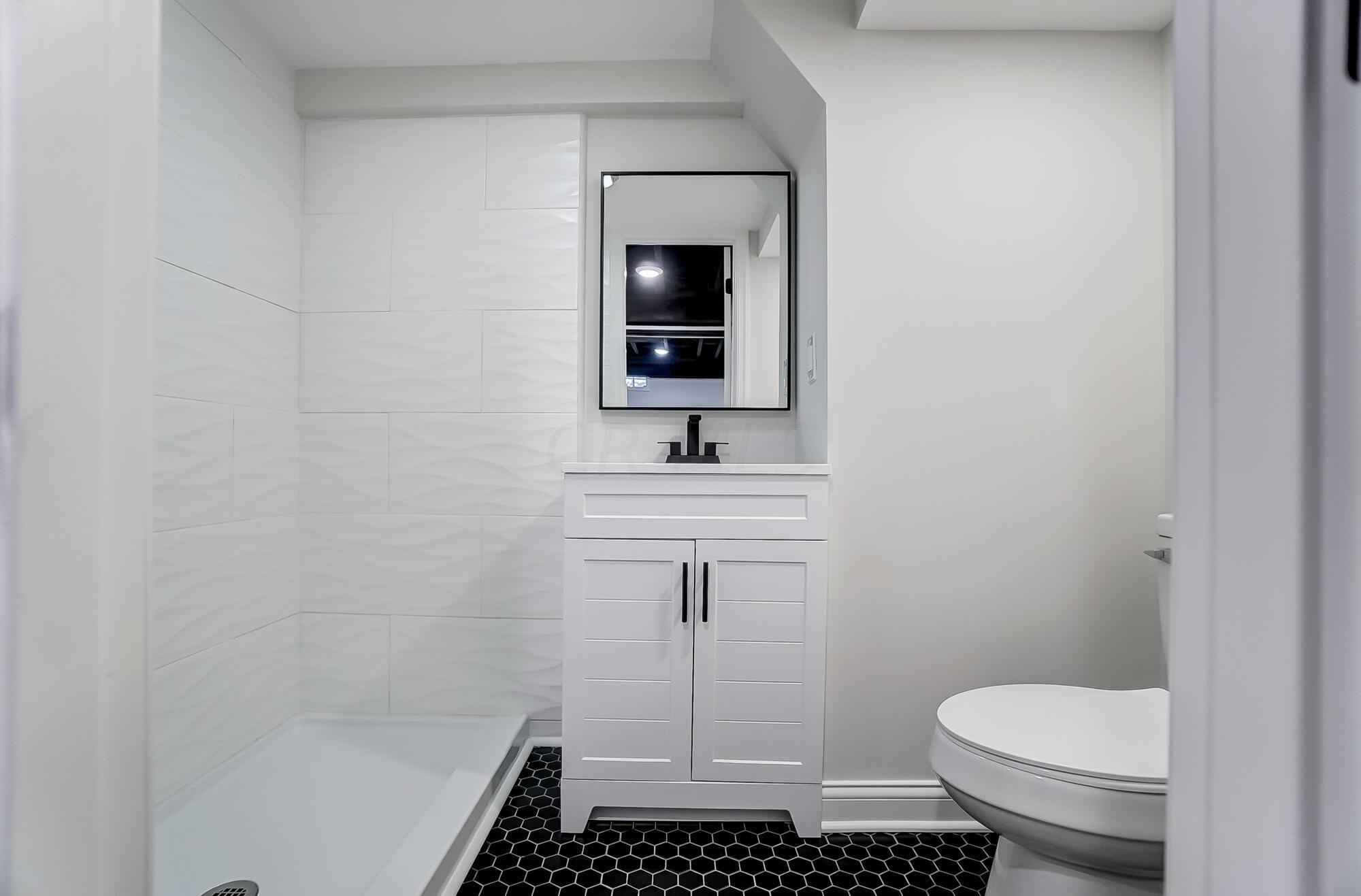 2166 Edgevale Road Columbus, OH 43221 - Photo 27 of 34 Full bathroom on LL