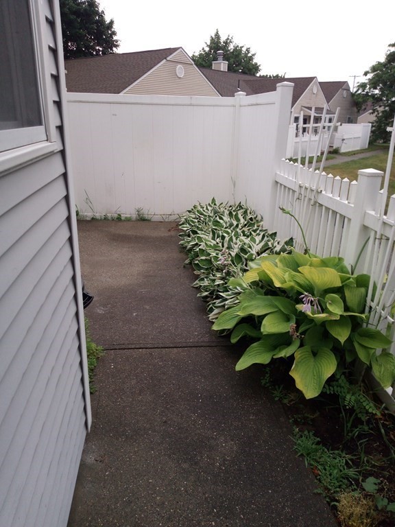 81 Mitchell Drive, Unit 81 Chicopee, MA 01022 - Photo 12 of 18